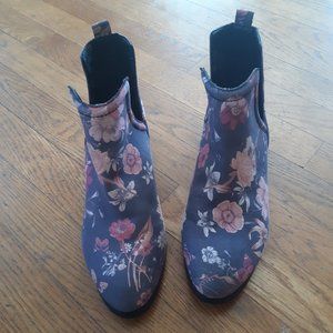 Dark gray floral booties
